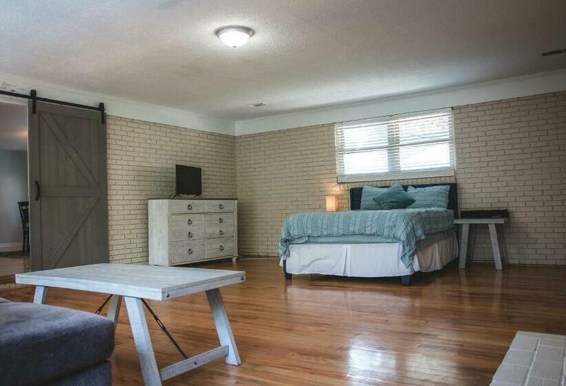 The Retreat With Private Pool And Hot Tub!