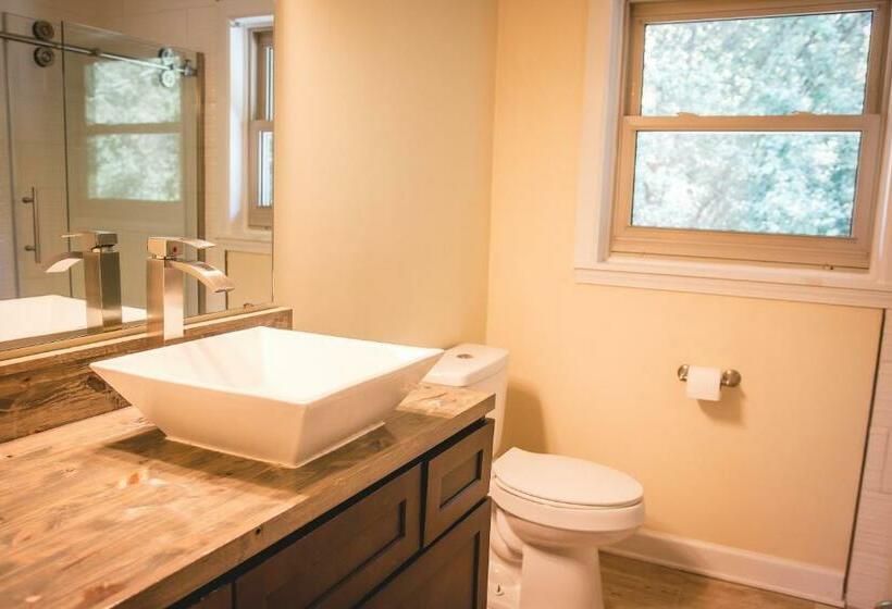 The Retreat With Private Pool And Hot Tub!