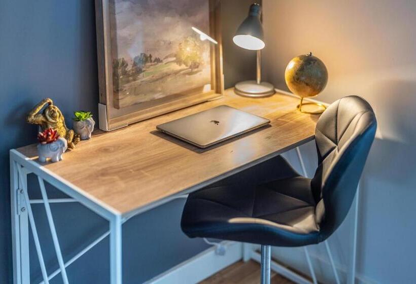 Tranquil Stay In The Heart Of Slough