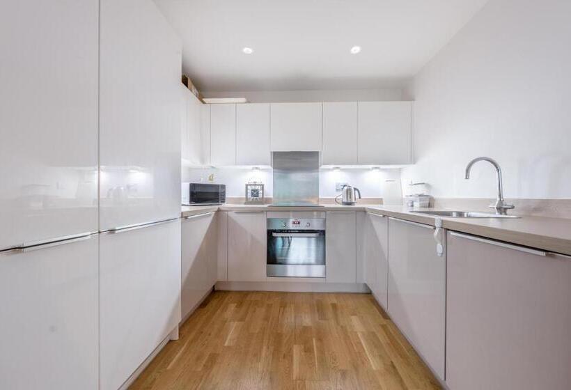 Tranquil Stay In The Heart Of Slough