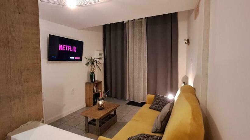 Appartement Cocooning Au Bourg Saint Julien L Ars