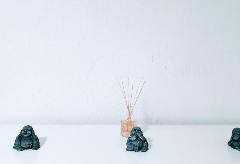 Budget Rooms In Halle With Shared Bathroom, Free Wifi, Netflix & Ipad