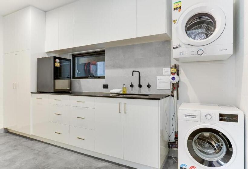 Carpe Artes Architectural Bushland Home, Marg Riv