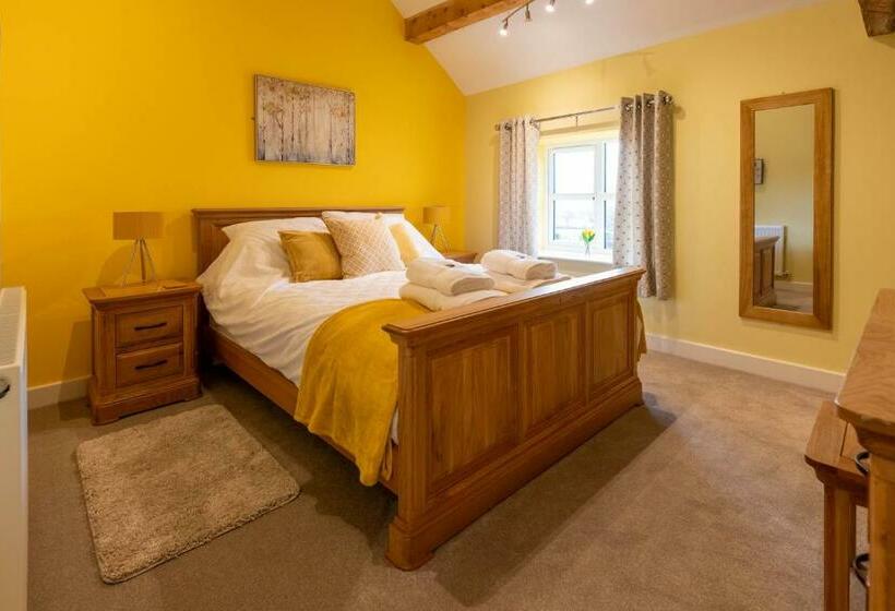 Caer Fedwen Barns Heulog Cottage King Bed Self Catering With Private Hot Tub