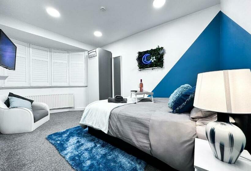 Cosy Contemporary Apartment Brimsdown, Enfield