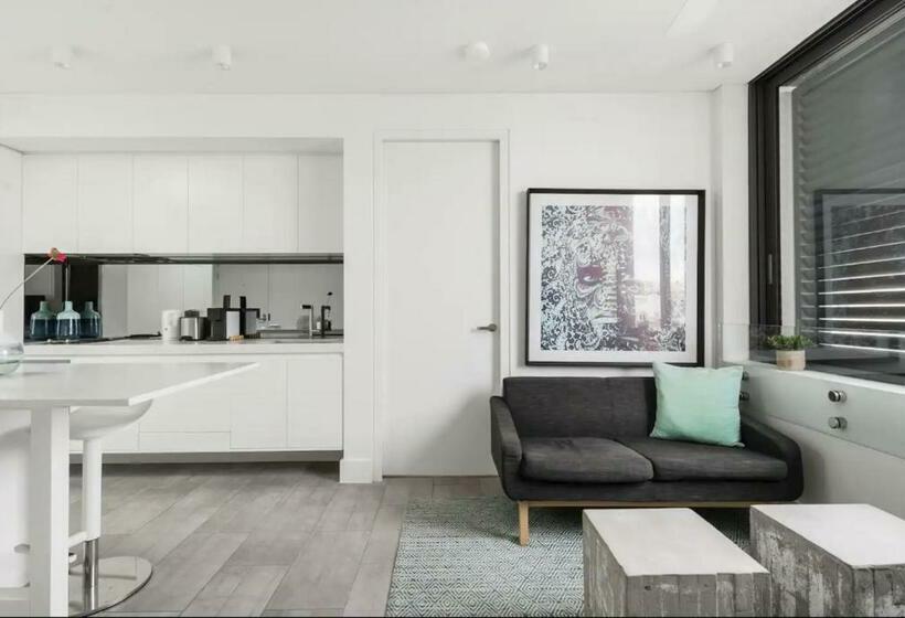 Stylish 1br Apartment With Skylight Near Bondi Beach