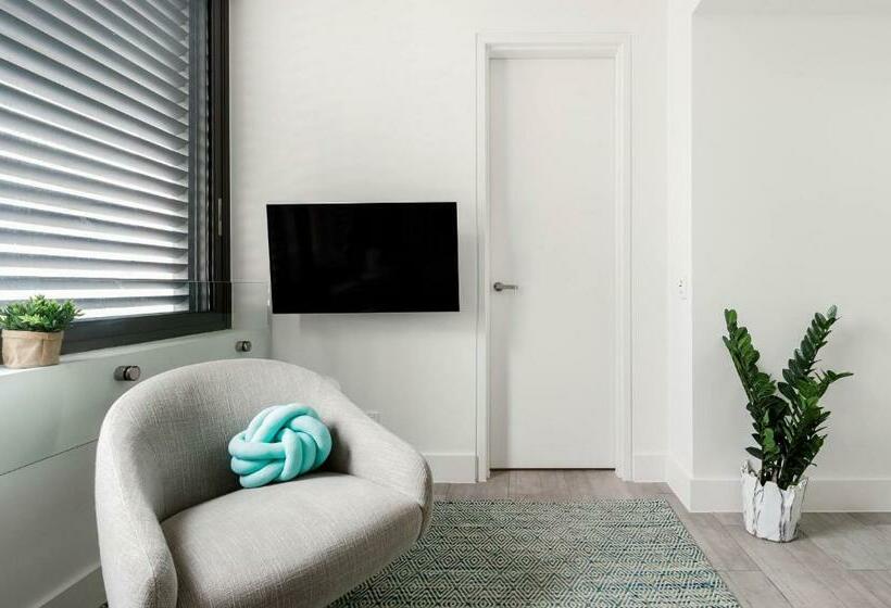 Stylish 1br Apartment With Skylight Near Bondi Beach