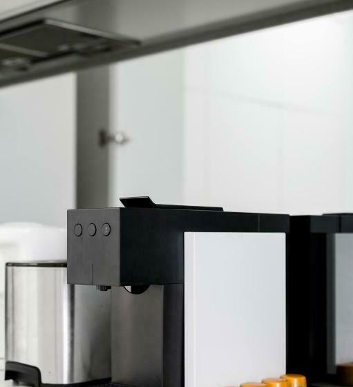 Stylish 1br Apartment With Skylight Near Bondi Beach