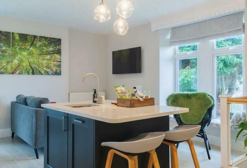 Hillside Haven, Panoramic Views Nr Bakewell