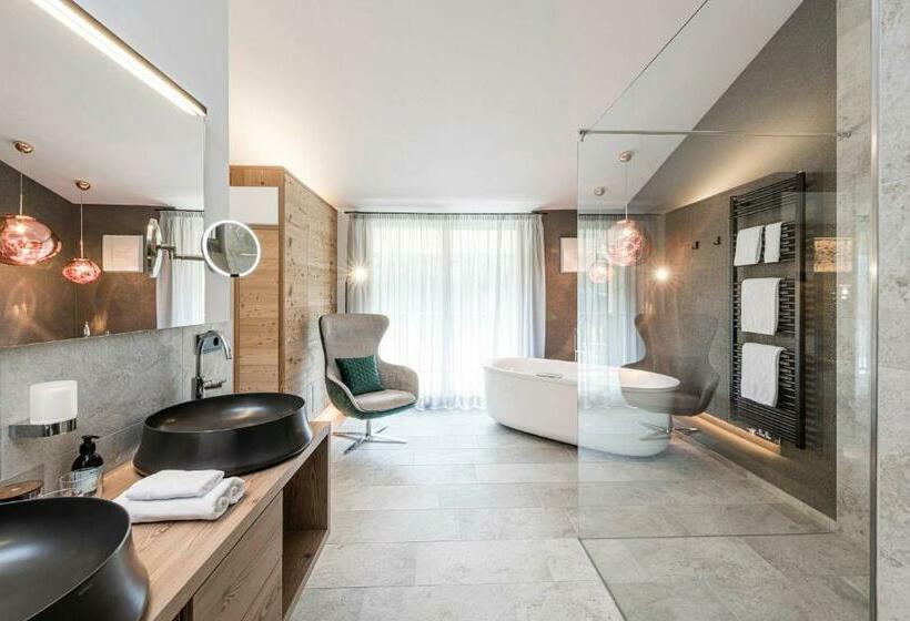 Lamonte Luxury Chalet