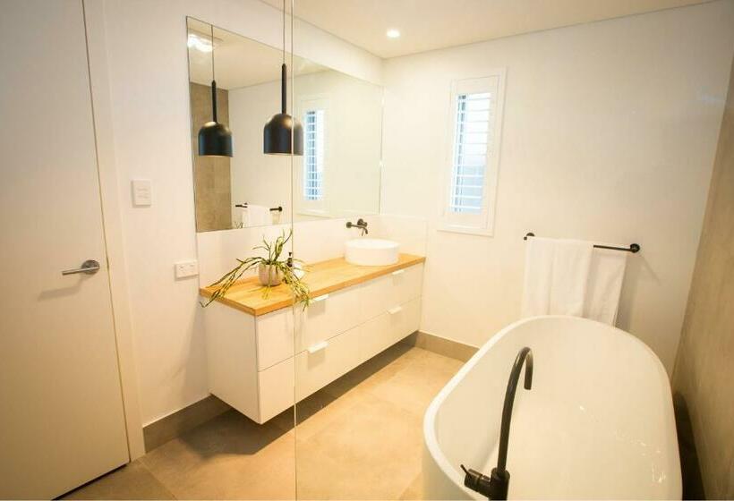 Lefties @ The Bay, Gracetown, Margaret River   New