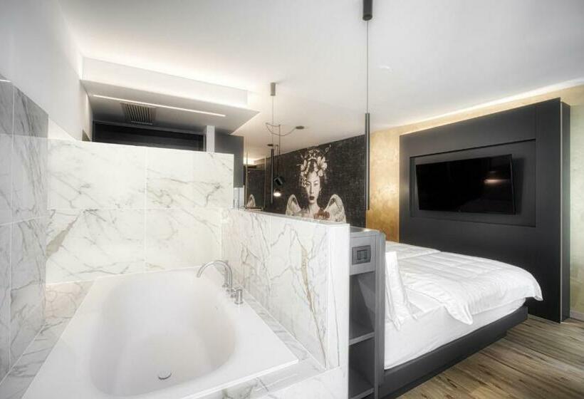 M Loft   Adults Only