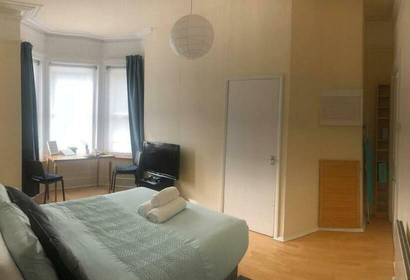 Marcela S Place Private Studio Near Heathrow