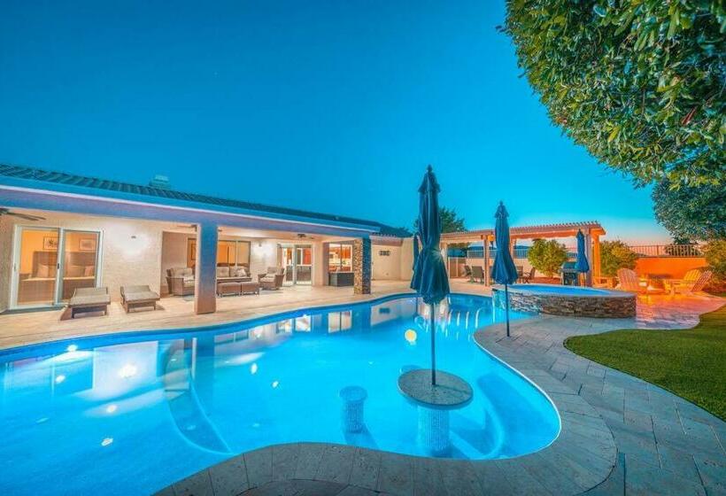 Grand Havasu Oasis With Custom Pool & Spa!