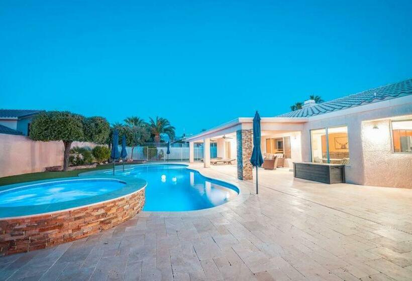 Grand Havasu Oasis With Custom Pool & Spa!
