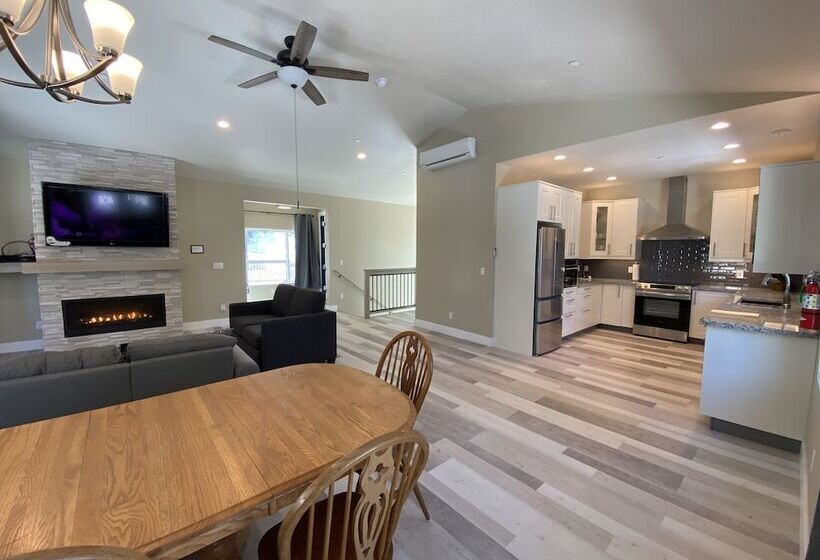 Yosemite S Pine Cove