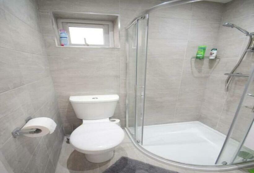 Restful, Lovely, Modern Studio In Excellent Location