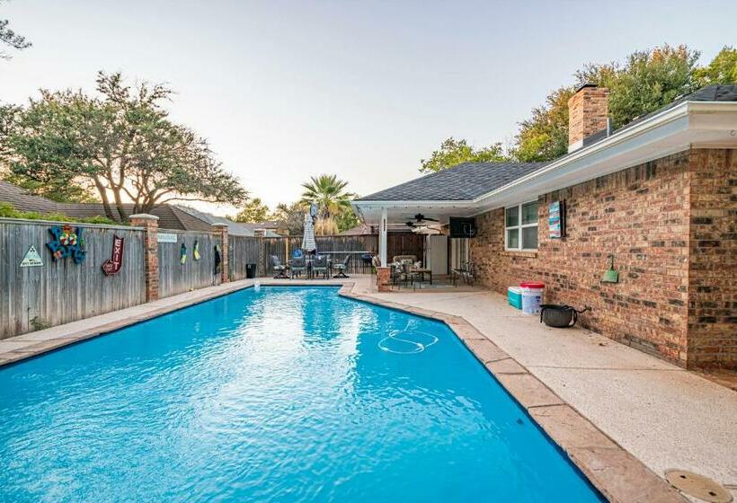 Right At Home Midland Oasis