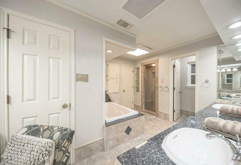 Right At Home Midland Oasis