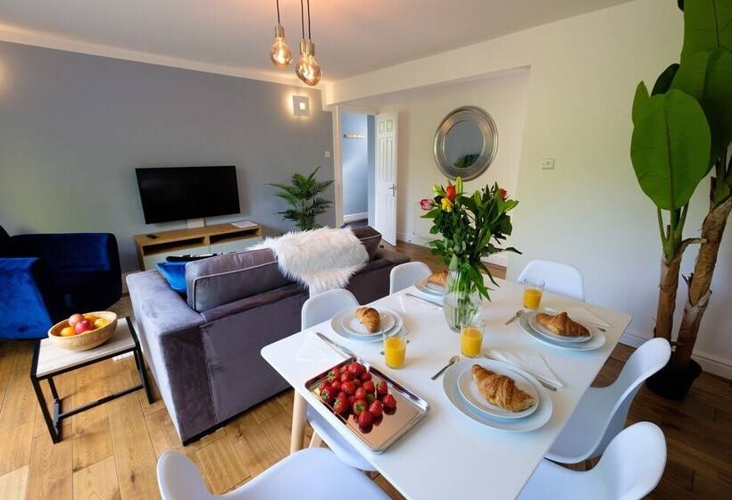 Riverwalk Apartment One