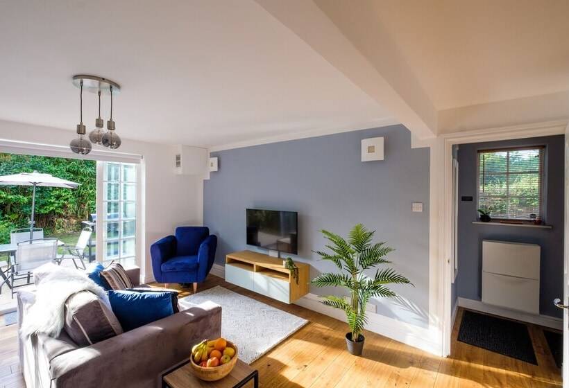 Riverwalk Apartment One