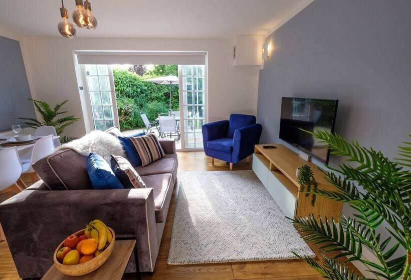 Riverwalk Apartment One