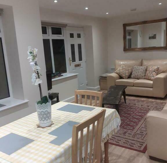 Station Retreat 6b Comberton Terrace