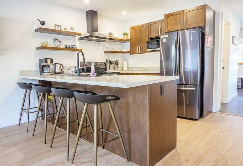 Storm Bay Modern 1 Bed Suite And Chefs Kitchen