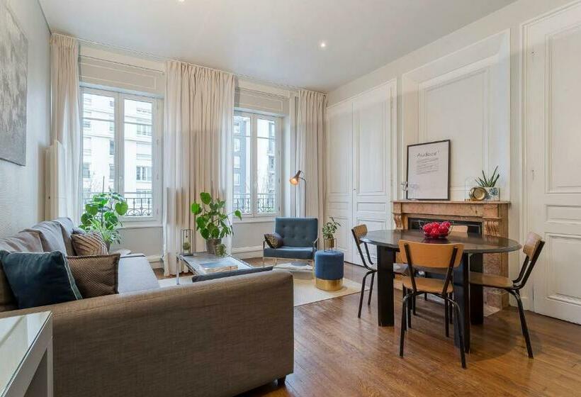 Charming Suite Tolstoï   2 Guests