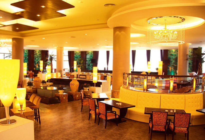 Отель Country Garden Phoenix Hot Spr