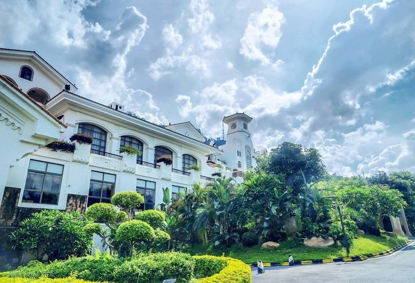 Отель Country Garden Phoenix Hot Spr