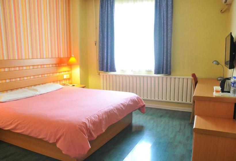 فندق Home Inn Dalian Railway Station