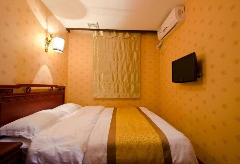 Отель Qianmen Courtyard