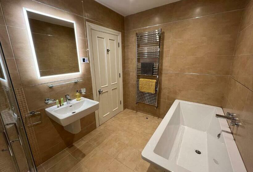 24 Castle Hume Court Holiday House