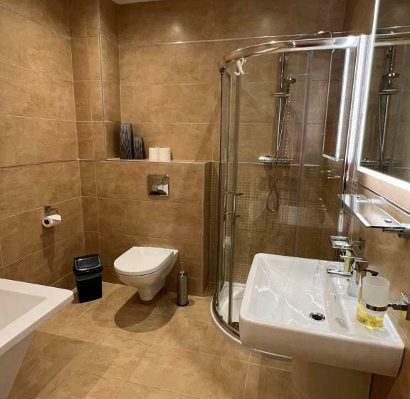 24 Castle Hume Court Holiday House