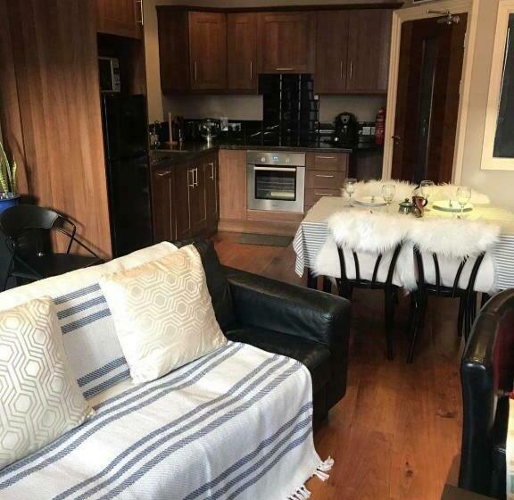 Centre Of Dingle Town   Luxury Holiday Apartment