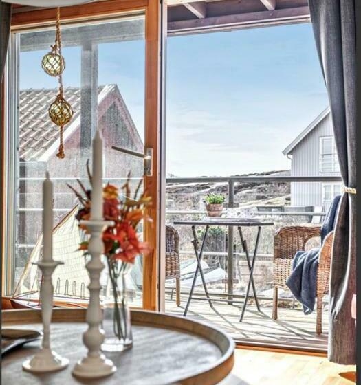 Mycket Fin Lägenhet Med Solig Balkong Centralt På Käringön Möjlighet Till Privat Parkeringsplats