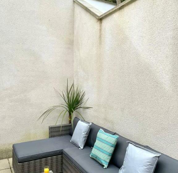 Luna Beach   Luxury Carbis Bay Apartment + Parking