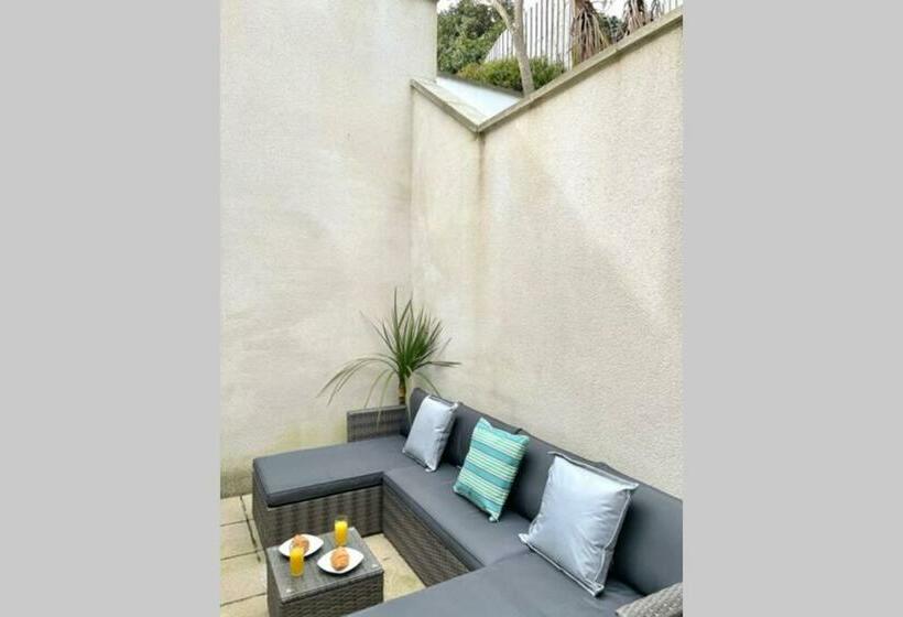 Luna Beach   Luxury Carbis Bay Apartment + Parking