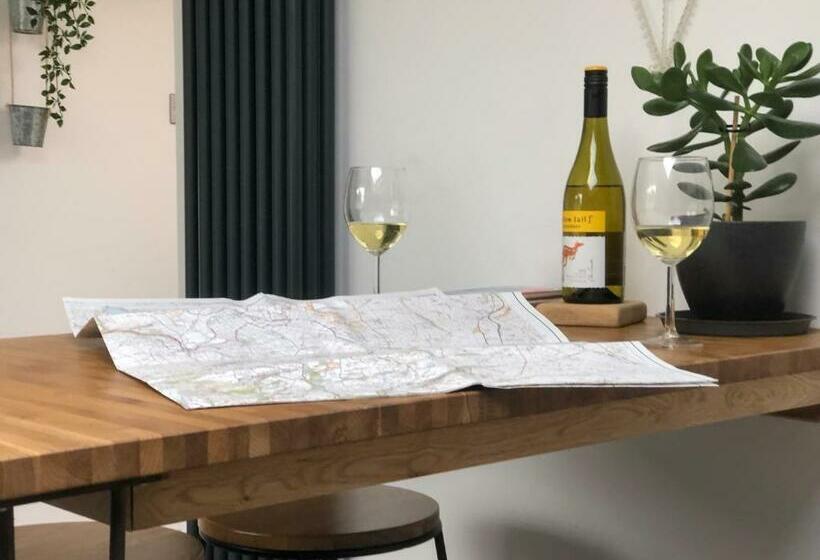 Primrose Cottage   Tideswell, Peak District