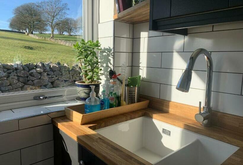 Primrose Cottage   Tideswell, Peak District