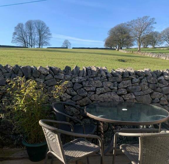 Primrose Cottage   Tideswell, Peak District