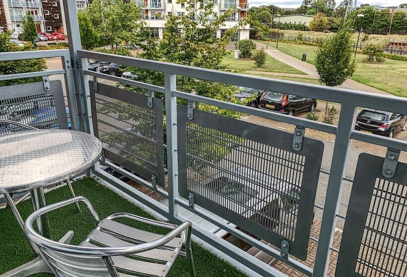 Toothbrush Apartments   2 Bed 2 Bath Apt