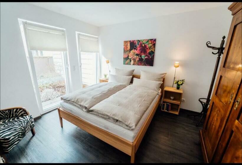 Weinreisedomizil Mit Eigenem Garten Und Parkplatz