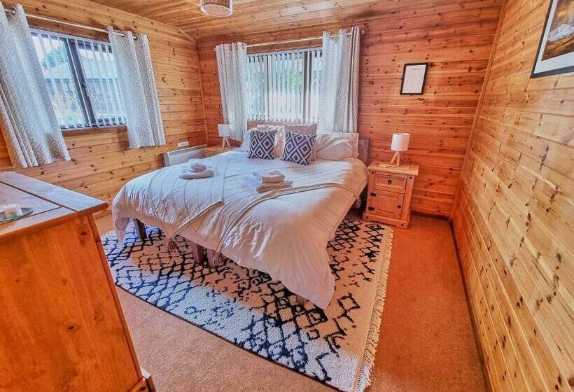 Wnion Wood Lodge With Log Burner & Sauna In Snowdonia