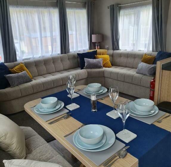 The Tiddler   Plot 101, Woodlands Lodge Retreat, New Quay, West Wales