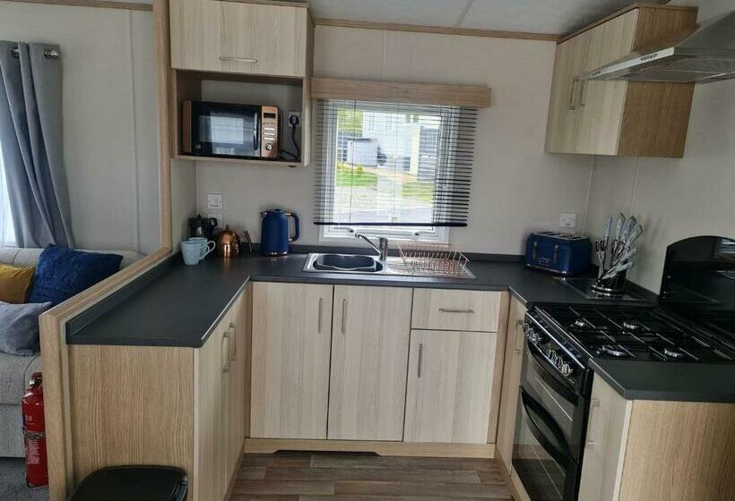 The Tiddler   Plot 101, Woodlands Lodge Retreat, New Quay, West Wales