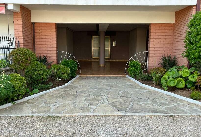 Apartamento Muy Luminoso En Segunda Línea De Mar