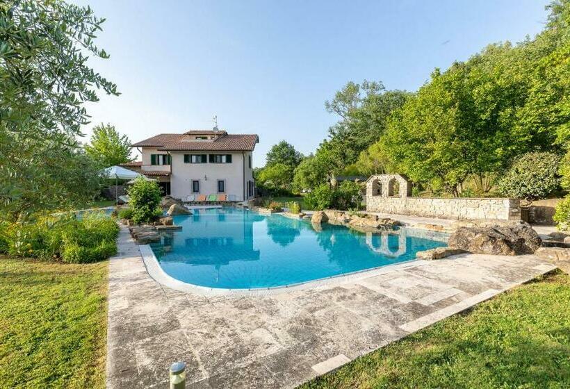 Amazing Home In Umbertide With Kitchen