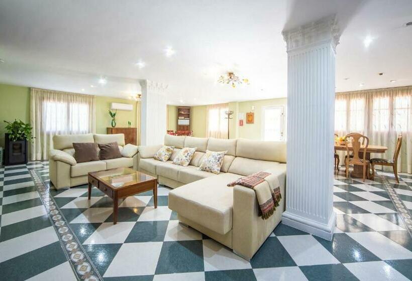 Gorgeous Home In Urbanización La Sima